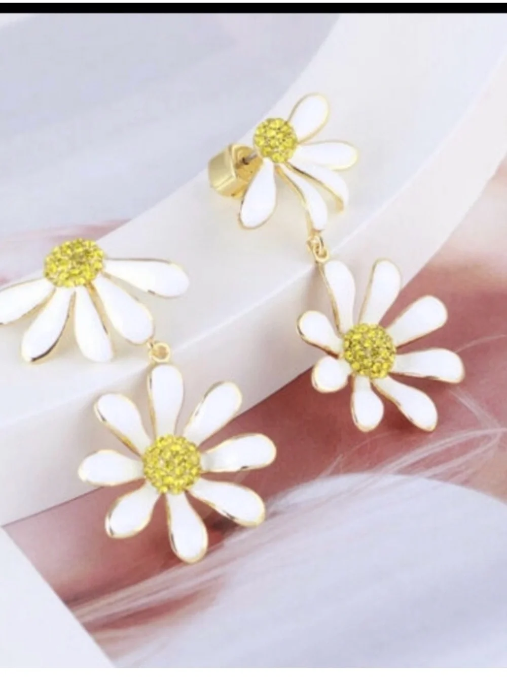 Kate Spade White Enamel Daisy Drop Earrings NEW